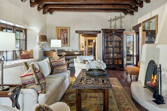 196 Circle Drive, Santa Fe, NM 87501