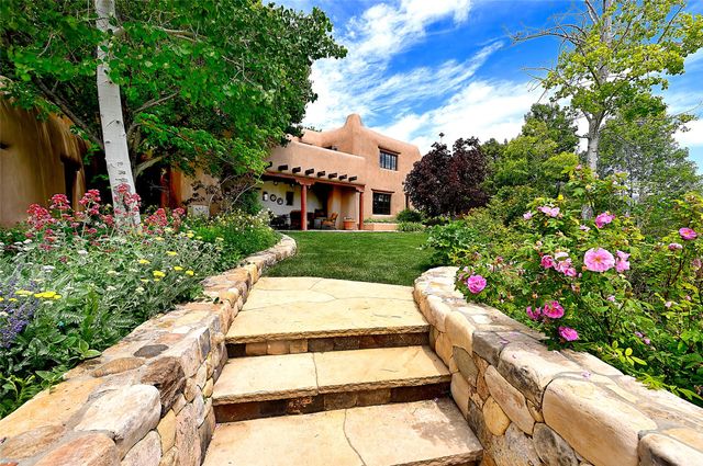 196 Circle Drive, Santa Fe, NM 87501