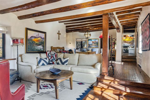 196 Circle Drive, Santa Fe, NM 87501