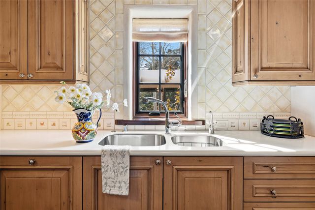 196 Circle Drive, Santa Fe, NM 87501