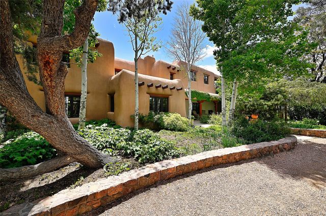 196 Circle Drive, Santa Fe, NM 87501