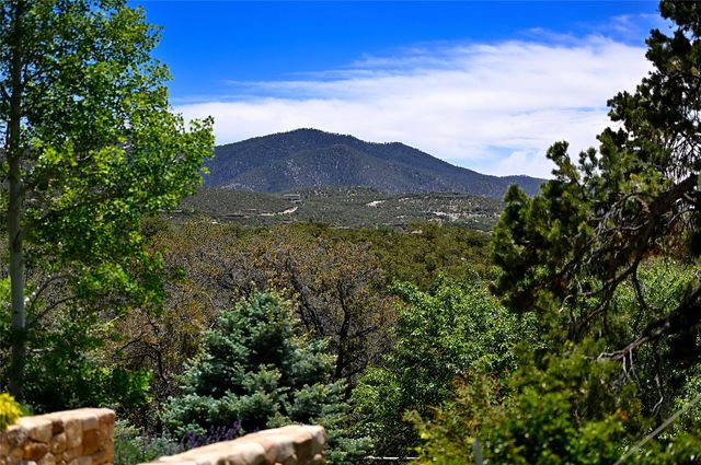 196 Circle Drive, Santa Fe, NM 87501