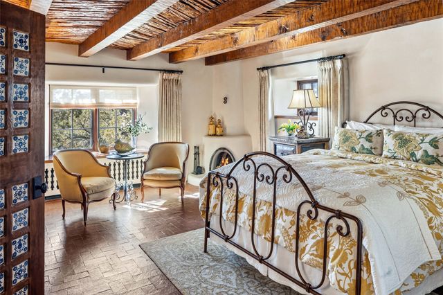 196 Circle Drive, Santa Fe, NM 87501