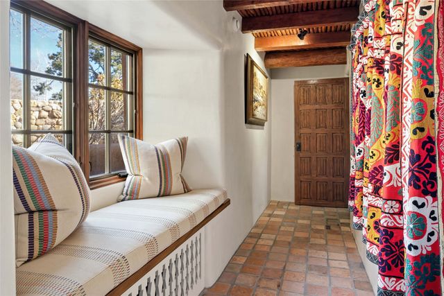196 Circle Drive, Santa Fe, NM 87501