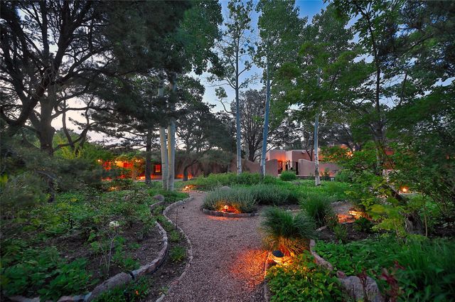 196 Circle Drive, Santa Fe, NM 87501