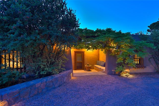 196 Circle Drive, Santa Fe, NM 87501