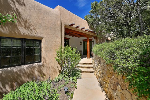 196 Circle Drive, Santa Fe, NM 87501