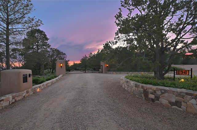 196 Circle Drive, Santa Fe, NM 87501