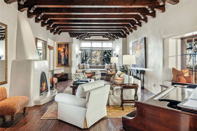 196 Circle Drive, Santa Fe, NM 87501