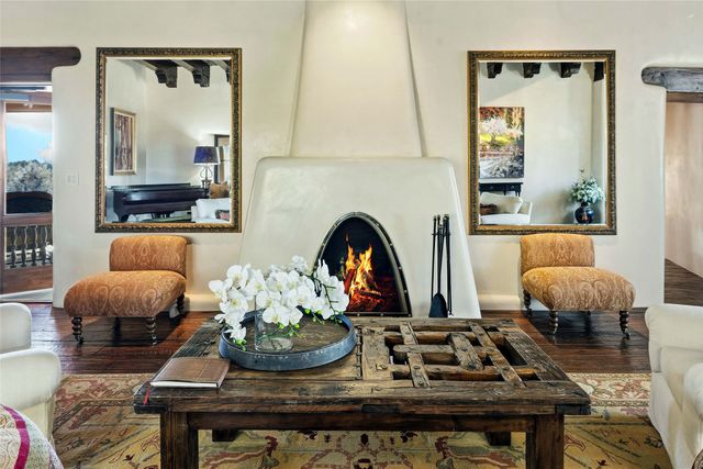 196 Circle Drive, Santa Fe, NM 87501