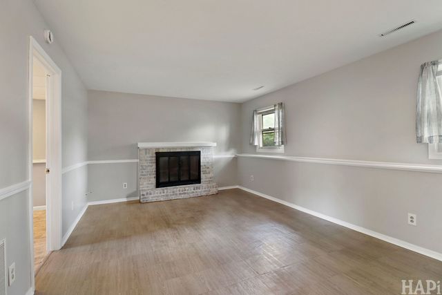 5014 W Greenbrier Drive, Mchenry, IL 60050
