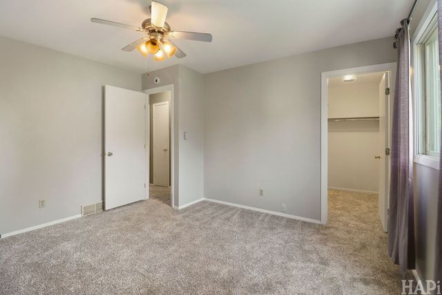 5014 W Greenbrier Drive, Mchenry, IL 60050