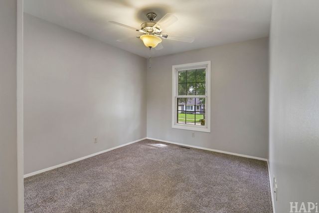 5014 W Greenbrier Drive, Mchenry, IL 60050