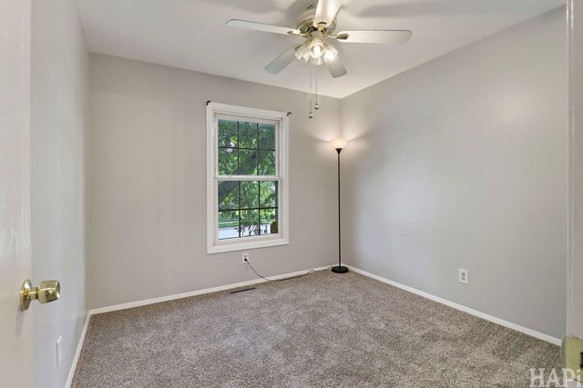 5014 W Greenbrier Drive, Mchenry, IL 60050