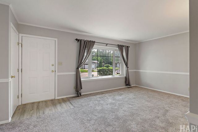 5014 W Greenbrier Drive, Mchenry, IL 60050