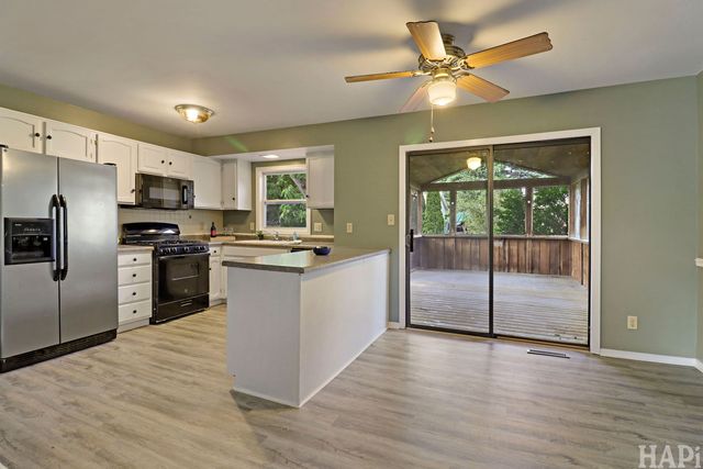 5014 W Greenbrier Drive, Mchenry, IL 60050