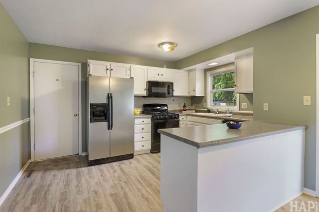 5014 W Greenbrier Drive, Mchenry, IL 60050