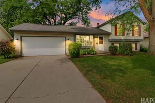5014 W Greenbrier Drive, Mchenry, IL 60050
