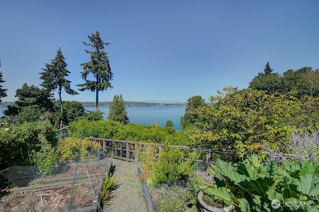 1645 Rambling Lane, Medina, WA 98039