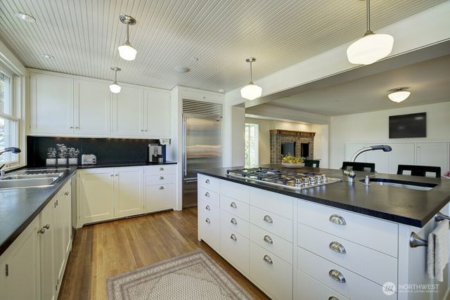 1645 Rambling Lane, Medina, WA 98039