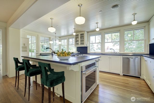 1645 Rambling Lane, Medina, WA 98039