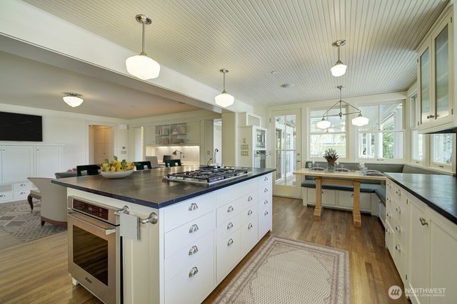 1645 Rambling Lane, Medina, WA 98039