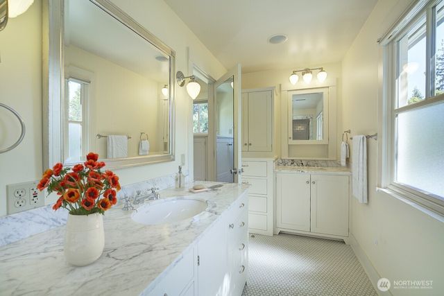 1645 Rambling Lane, Medina, WA 98039