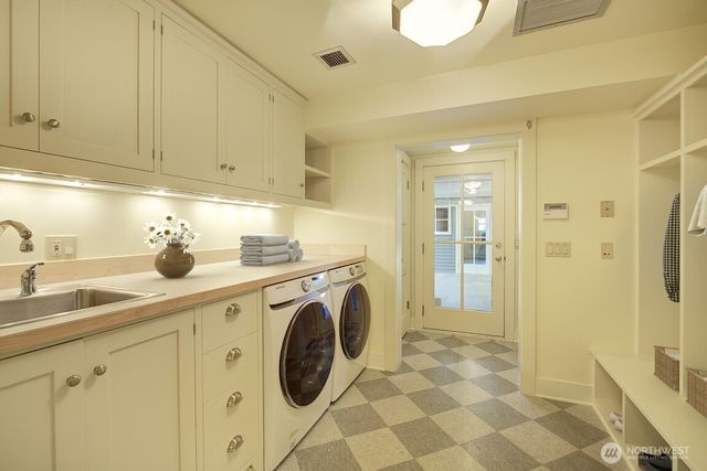 1645 Rambling Lane, Medina, WA 98039