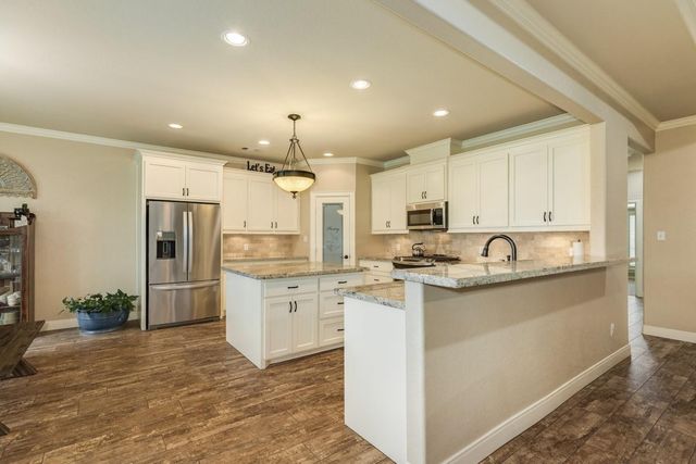 1008 S Belle Drive, Angleton, TX 77515
