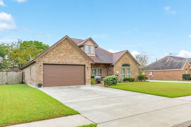1008 S Belle Drive, Angleton, TX 77515