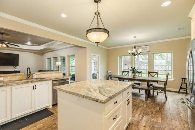 1008 S Belle Drive, Angleton, TX 77515