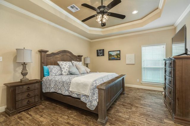 1008 S Belle Drive, Angleton, TX 77515