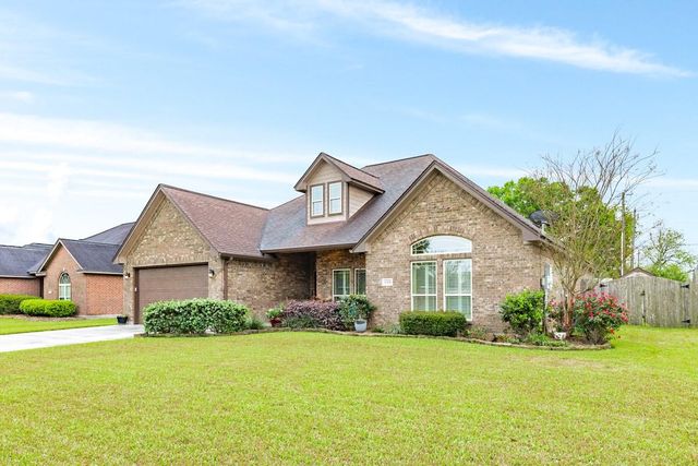 1008 S Belle Drive, Angleton, TX 77515