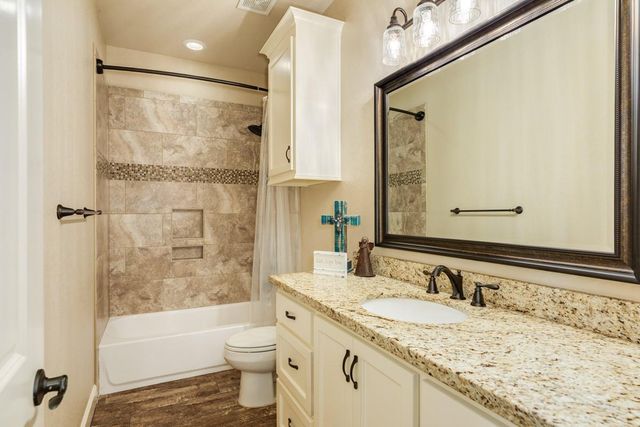 1008 S Belle Drive, Angleton, TX 77515