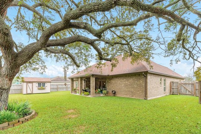 1008 S Belle Drive, Angleton, TX 77515