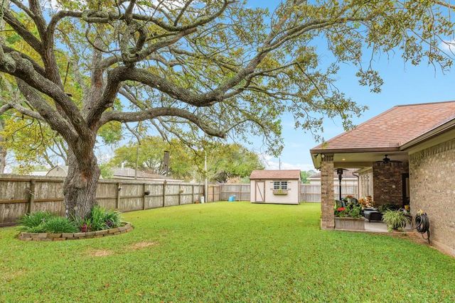 1008 S Belle Drive, Angleton, TX 77515