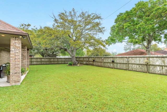 1008 S Belle Drive, Angleton, TX 77515