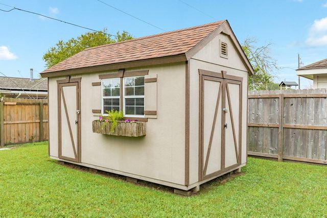 1008 S Belle Drive, Angleton, TX 77515
