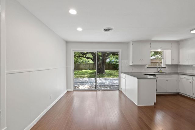 2015 Fair Oaks DR, Austin, TX 78745