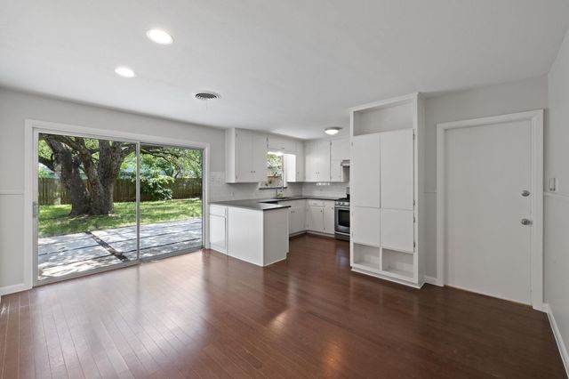2015 Fair Oaks DR, Austin, TX 78745