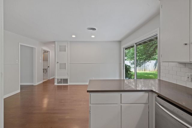 2015 Fair Oaks DR, Austin, TX 78745
