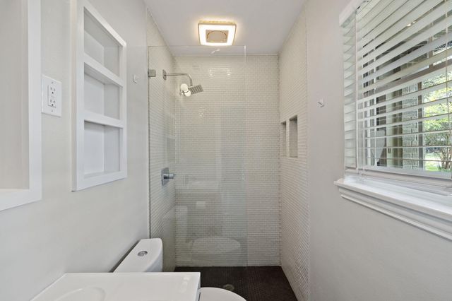 2015 Fair Oaks DR, Austin, TX 78745