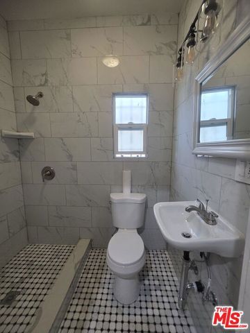 1022 S Cloverdale Avenue, Los Angeles, CA 90019