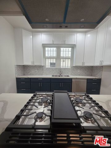 1022 S Cloverdale Avenue, Los Angeles, CA 90019