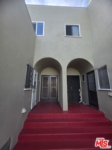 1022 S Cloverdale Avenue, Los Angeles, CA 90019