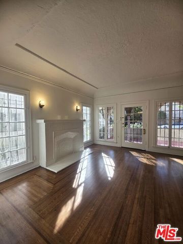 1022 S Cloverdale Avenue, Los Angeles, CA 90019