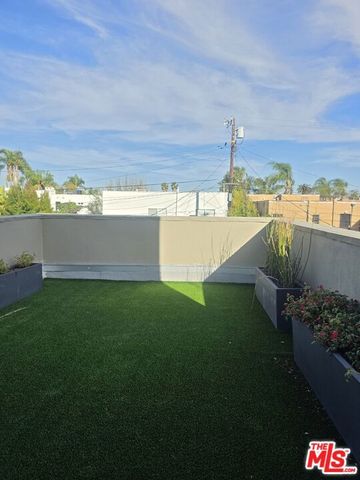 1022 S Cloverdale Avenue, Los Angeles, CA 90019