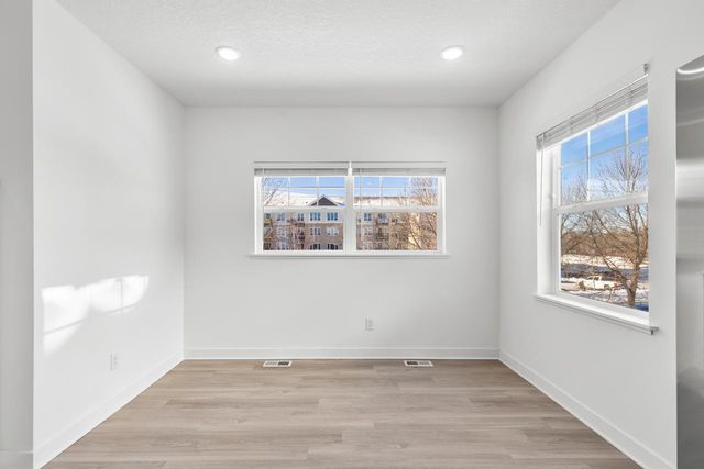 3141 Clover Ridge Drive, Chaska, MN 55318