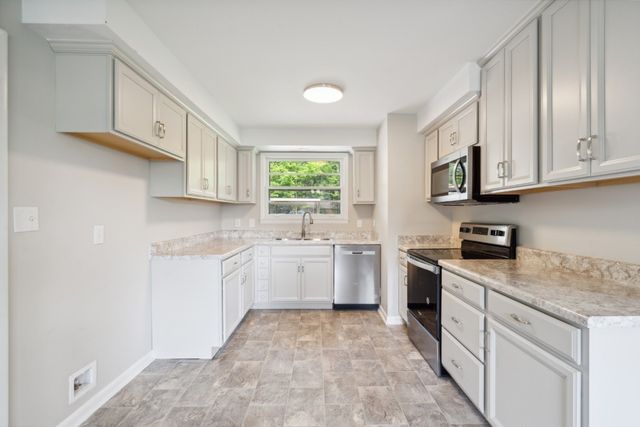 30 Dalewood Dr, Clarksville, TN 37042