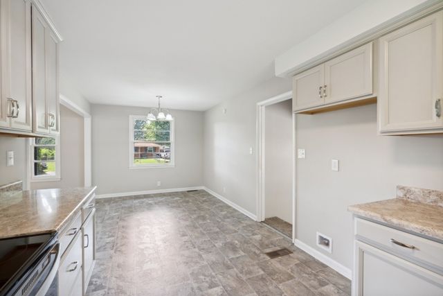 30 Dalewood Dr, Clarksville, TN 37042
